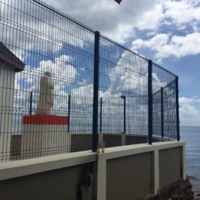 Perimeter monument on waterfront