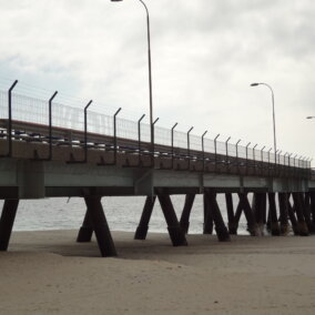 Perimeter w bw arms on bridge